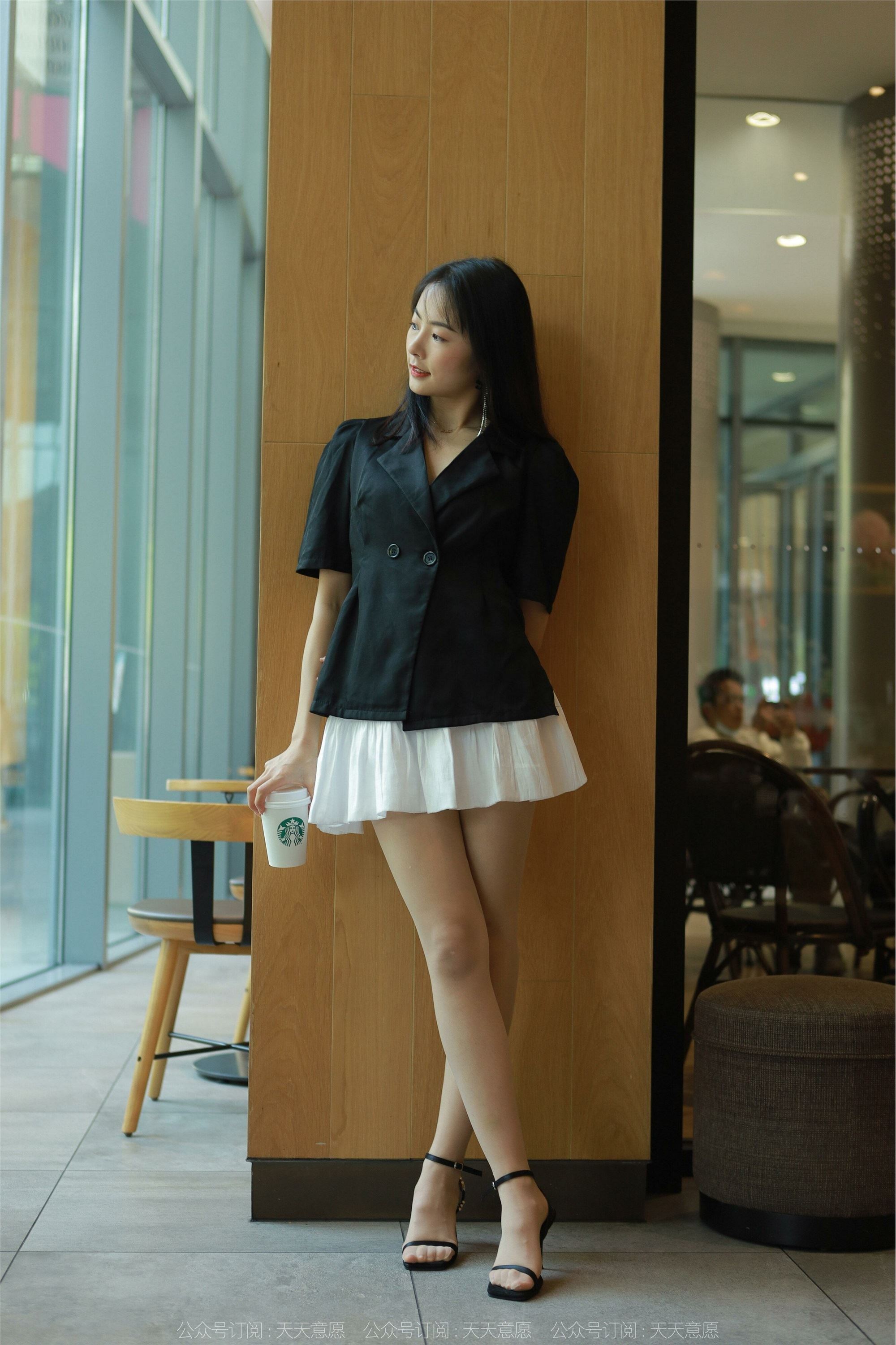 IESS异思趣向  2022.05.06 丝享家 1080：小金《简约黑色凉鞋》